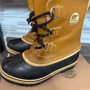 Sorel CARIBOU Fleece Trimmed NUBUCK Tan and Black Waterproof Boots